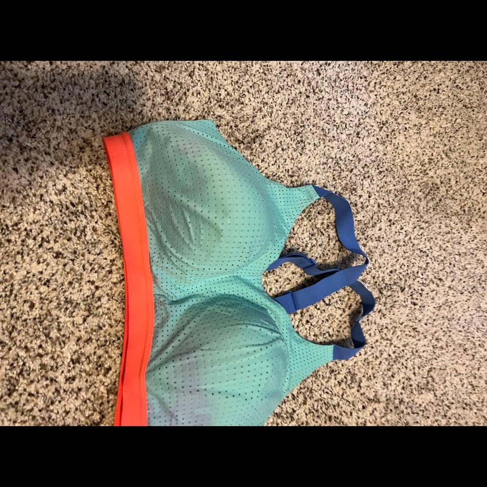 Victoria’s Secret 36DD sports bra.